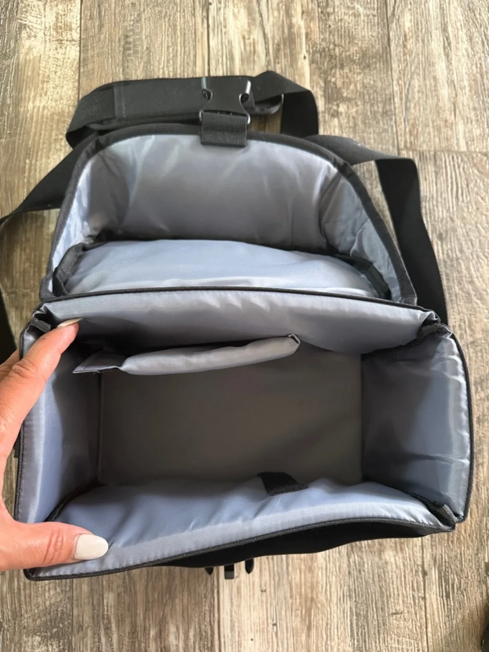 Canon EOS Shoulder Bag (Black) Camera 100ES